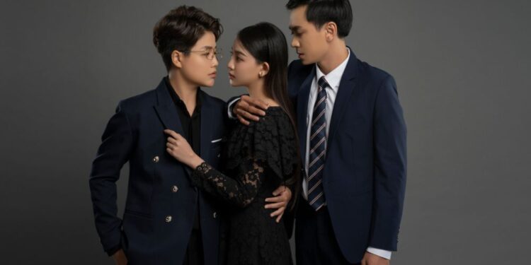 Đạo diễn Yunbin cùng dàn diễn viên cực đỉnh cho sản phẩm “Yêu trong hận”