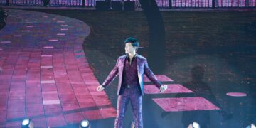 Nathan Lee “khai mic” đầu năm tại đêm diễn ở Nhà hát Thành phố