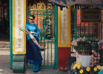 Lương Thế Thành về quê sớm, Thúy Diễm diện áo dài du xuân một mình