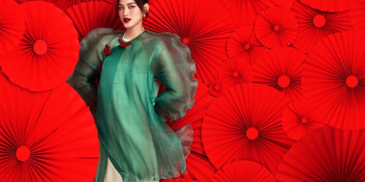 Hoa hậu Đỗ Hà quyến rũ cùng tông son đỏ trong bộ ảnh đón Tết