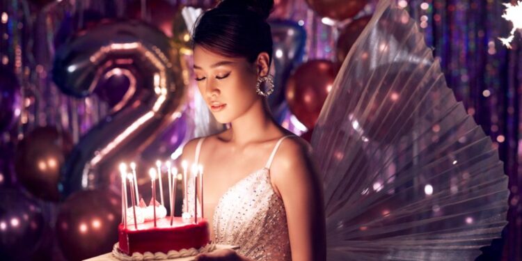 Hoa hậu Khánh Vân gửi gắm nhiều tâm sự trong bộ ảnh mừng tuổi 27