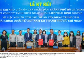  Ký kết bản ghi nhớ việc nghiên cứu lập đề án xây dựng Trung tâm tài chính quốc tế Việt Nam tại TP. Hồ Chí Minh