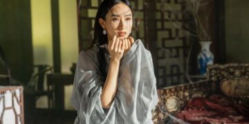 Á hậu Hà Thu rủ Linh Ka quay MV cung đấu đậm màu bách hợp?