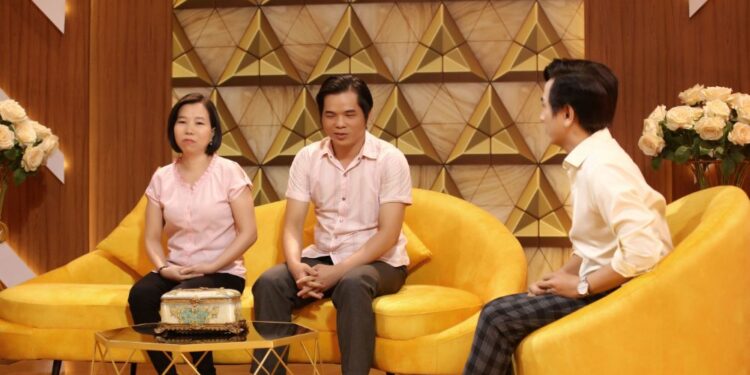 Thuận Vợ Thuận Chồng: Xúc động với tình yêu thuần khiết của cặp đôi khiếm thị