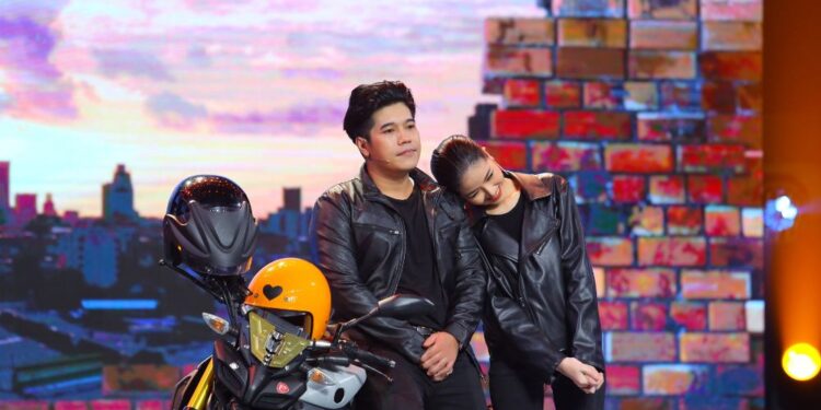 Ca sĩ Nguyên Vũ, Ngọc Ánh nhiệt tình hướng dẫn đàn em Yến Nhi hát đúng chất rock