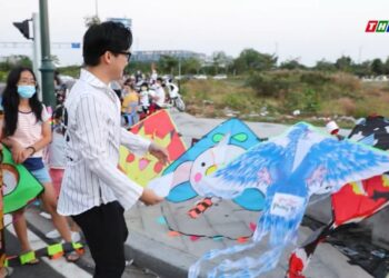 Cùng Trà Ngọc & MC Quốc Bảo đi thả diều trong Hành trình đất phương Nam