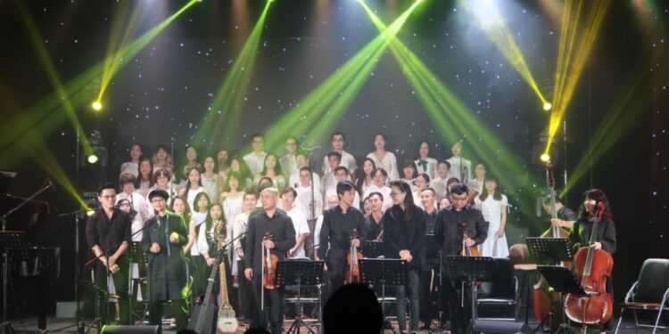 Album “Hoàng Hôn Từng Ngón Tay Đan” – Hành trình ghép những “mảnh tình” của nghệ sĩ dương cầm Vũ Đặng Quốc Việt