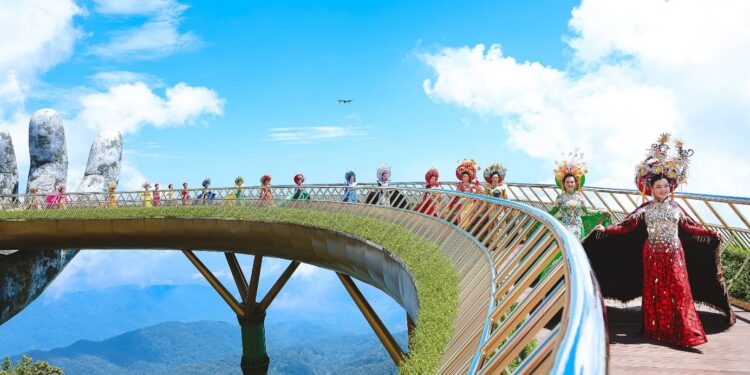 Dàn thí sinh Nữ hoàng doanh nhân đất Việt lộng lẫy trong Quốc phục áo dài