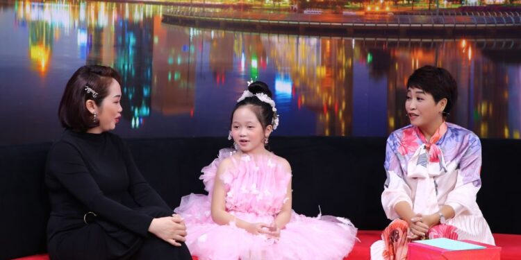 MC Ốc Thanh Vân khuyên những người mẹ nóng tính “nhìn con sửa mình”