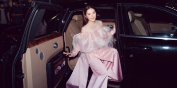 Lý Nhã Kỳ như đóa hồng ngọt ngào giữa Lễ hội áo dài 2022