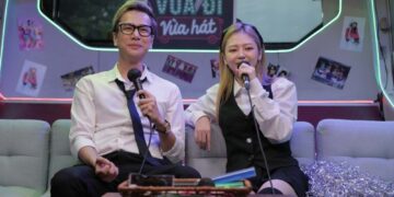 Liz Kim Cương cười “ngọt lịm” trước hành động này của Lou Hoàng tại Vừa Đi Vừa Hát