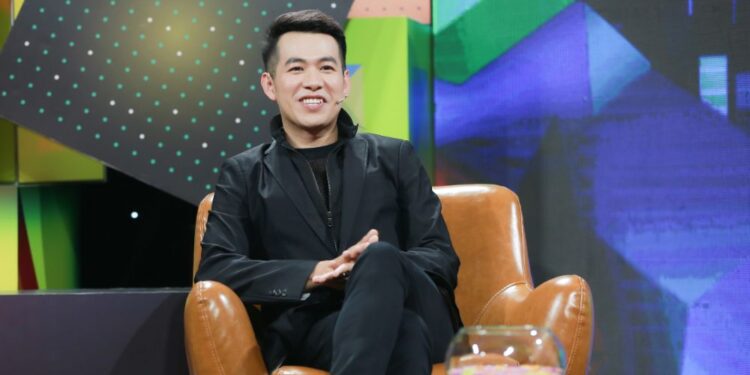 Hồ Trung Dũng xúc động khi nhắc về người mẹ quá cố trên sóng truyền hình