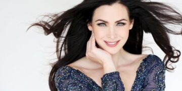 Miss Universe 2005 Natalie Glebova làm giám khảo Hoa hậu Hoàn vũ Việt Nam 2022