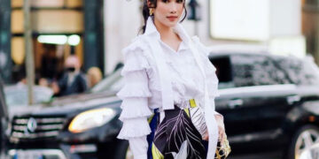 Lương Thùy Linh diện “cây đen”, Á hậu Phương Anh chọn tone sặc sỡ, được săn đón tại Elie Saab Show