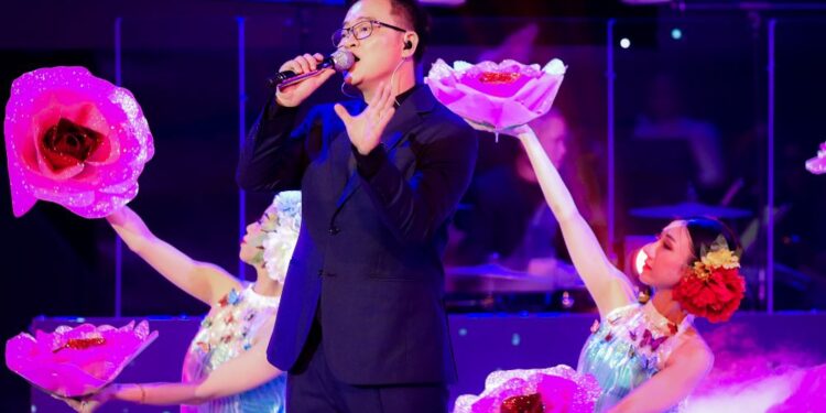 Nhạc sỹ Nguyễn Minh Cường tràn ngập hạnh phúc trong Live Concert Hoa