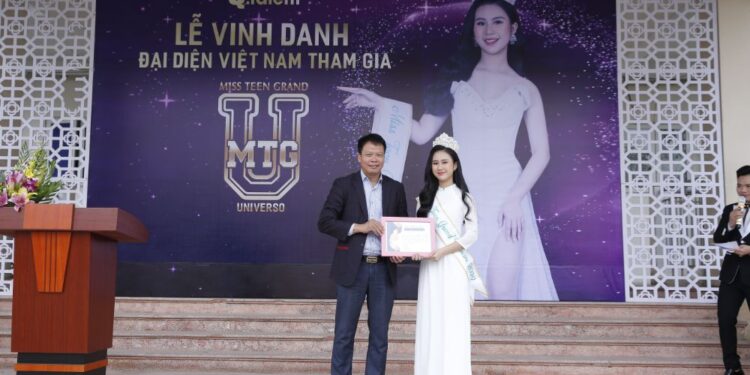 Lễ vinh danh cho cô gái 14 tuổi vùng đất Kinh Bắc đi thi quốc tế