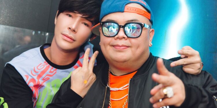 Nathan Lee tưng bừng bên dàn chân dài nóng bỏng tại tiệc mừng Songkran ở ngay trung tâm Bangkok