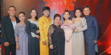 Đàn chị Ngọc Giàu hội ngộ đàn em Bạch Tuyết trên sóng Trăm Năm Ánh Việt