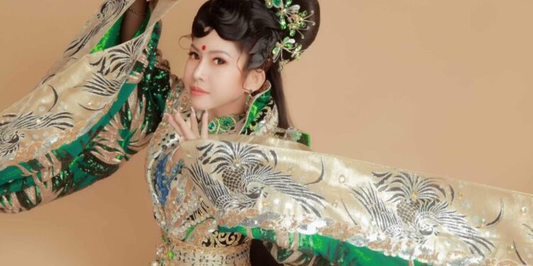 Bình Tinh vừa “Xử án Phi Giao” vừa làm người kết nối “Trăm năm ánh Việt”