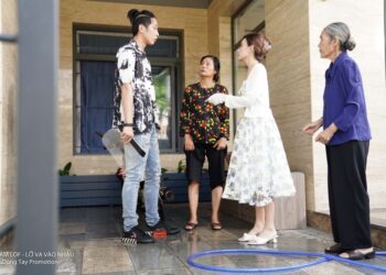 TÂM LOF – LỠ VA VÀO NHAU: TUẤN TRẦN BỊ NGHI NGỜ ĂN CẮP TIỀN?