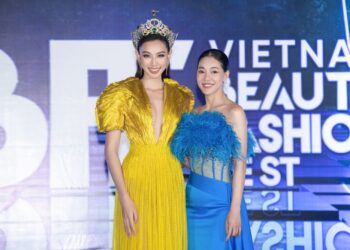 Lương Thùy Linh, Kiều Loan, Tường San “cưỡi” siêu xe, đội vương miện bạc tỷ dự sự kiện