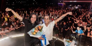 Rock fan tại TP.HCM được một đêm “cháy” hết mình với Bức Tường