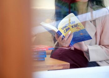 Hạnh phúc đến từ việc sống đúng với cảm xúc và giá trị cốt lõi của bản thân