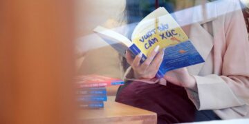 Hạnh phúc đến từ việc sống đúng với cảm xúc và giá trị cốt lõi của bản thân