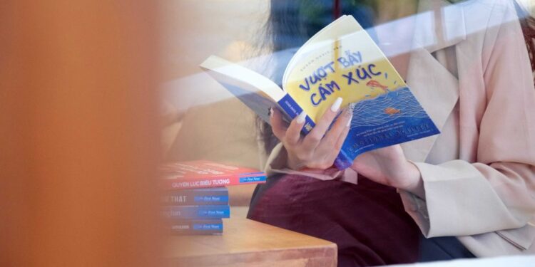 Hạnh phúc đến từ việc sống đúng với cảm xúc và giá trị cốt lõi của bản thân