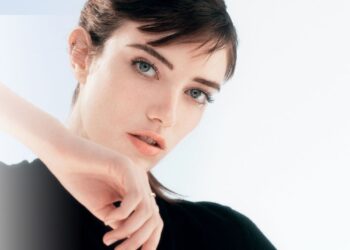 ĐÁNH THỨC ÁNH NHÌN RẠNG RỠ, TINH CHẤT EYE REBOOT CONCENTRATE GIẢI CỨU LÀN DA CÁC CÔ GÁI THÀNH THỊ