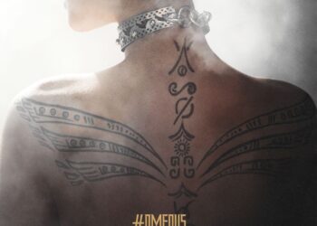 Đông Nhi khoe lưng trần và hình xăm lạ cùng caption đầy ẩn ý