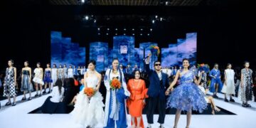 SIÊU MẪU VŨ THU PHƯƠNG MỞ MÀN XUẤT SẮC TRONG BỘ SƯU TẬP “H20” CỦA NHÀ THIẾT KẾ VÕ CÔNG KHANH