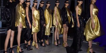 NHÀ THIẾT KẾ VÕ CÔNG KHANH ĐƯỢC “CHỌN MẶT GỬI VÀNG” MỞ MÀN AQUAFINA TUẦN LỄ THỜI TRANG QUỐC TẾ VIỆT NAM XUÂN HÈ 2022