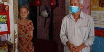 Mê mẩn gói xôi mặn của 2 anh em già nương tựa nhau mưu sinh trong Tiếng Rao 4.0 mùa 2