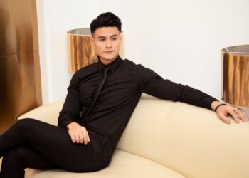 Siêu mẫu Vĩnh Thụy tổ chức đấu giá 18 tác phẩm nghệ thuật dưới định dạng NFT gây quỹ từ thiện