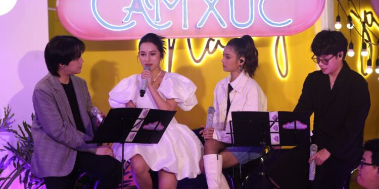 Nổi da gà với màn hát live nhạc phim Hương mật tựa khói sương của Sara Lưu