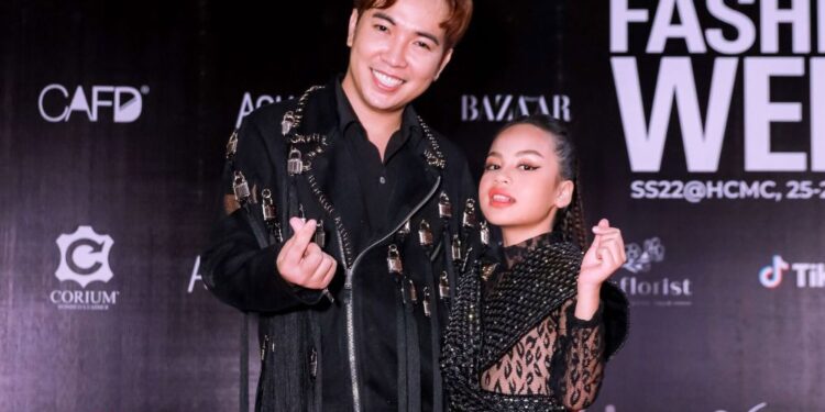 Hoa hậu nhí Phùng Hiểu Anh trình diễn đỉnh cao trong thiết kế thời trang của Ivan Trần