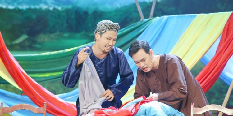 Khánh Dư thu hút NSƯT Thoại Mỹ với ánh nhìn “thần thái”