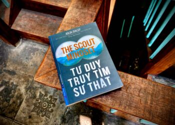 Đủ sáng suốt để nhìn nhận cái đúng và đủ mạnh mẽ để thay đổi quan điểm cho phù hợp