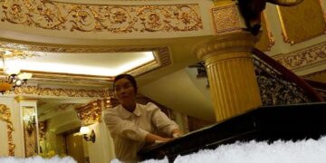 Chịu chơi tới bến, Lý Nhã Kỳ đem siêu xe, du thuyền, biệt thự dát vàng vào “Kẻ Thứ 3” 