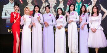 Miss Eco International Kathleen Paton sang Việt Nam huấn luyện cho thí sinh Miss Teen Việt Nam 2022