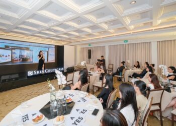 “QUYỀN NĂNG KHOA HỌC, CHUYỂN HÓA SẮC DA”