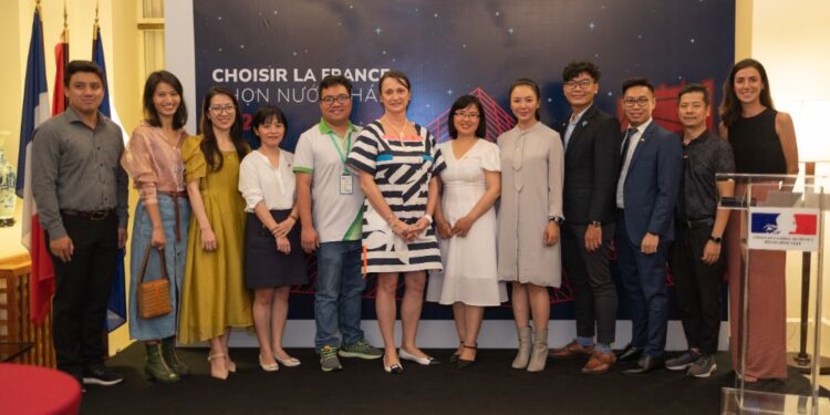 Chọn nước Pháp, Chọn thành công: Triển lãm tôn vinh 14 cựu du học sinh tiêu biểu trở về từ Pháp