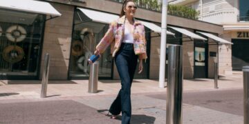 Lý Nhã Kỳ hack tuổi với loạt trang phục trẻ trung trên đường phố Pháp, Ý