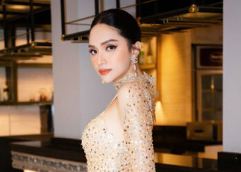 Hương Giang, Minh Kha trình diễn show thời trang kép của Xuân Lan