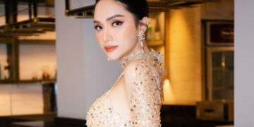 Hương Giang, Minh Kha trình diễn show thời trang kép của Xuân Lan