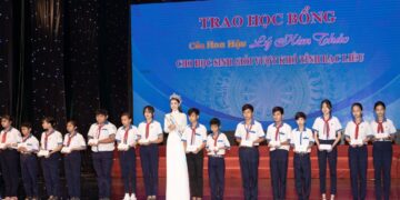 Lý Kim Thảo tích cực làm từ thiện sau khi đăng quang Hoa hậu Du lịch Việt Nam Toàn cầu 2021