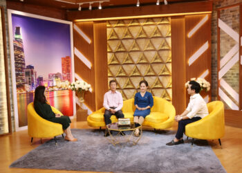 Cặp vợ chồng cách nhau 28 tuổi vượt mọi ranh giới để đến bên nhau