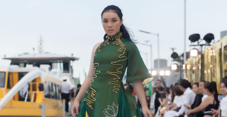 Người đẹp Hoa hậu Môi trường Phương Nhi rạng ngời trên sàn diễn Walking On The River