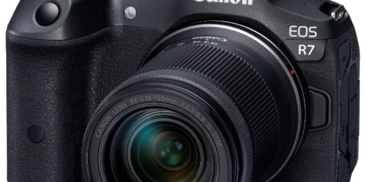 Dòng máy EOS R của Canon sử dụng cảm biến APS-C với hai máy ảnh không gương lật mới